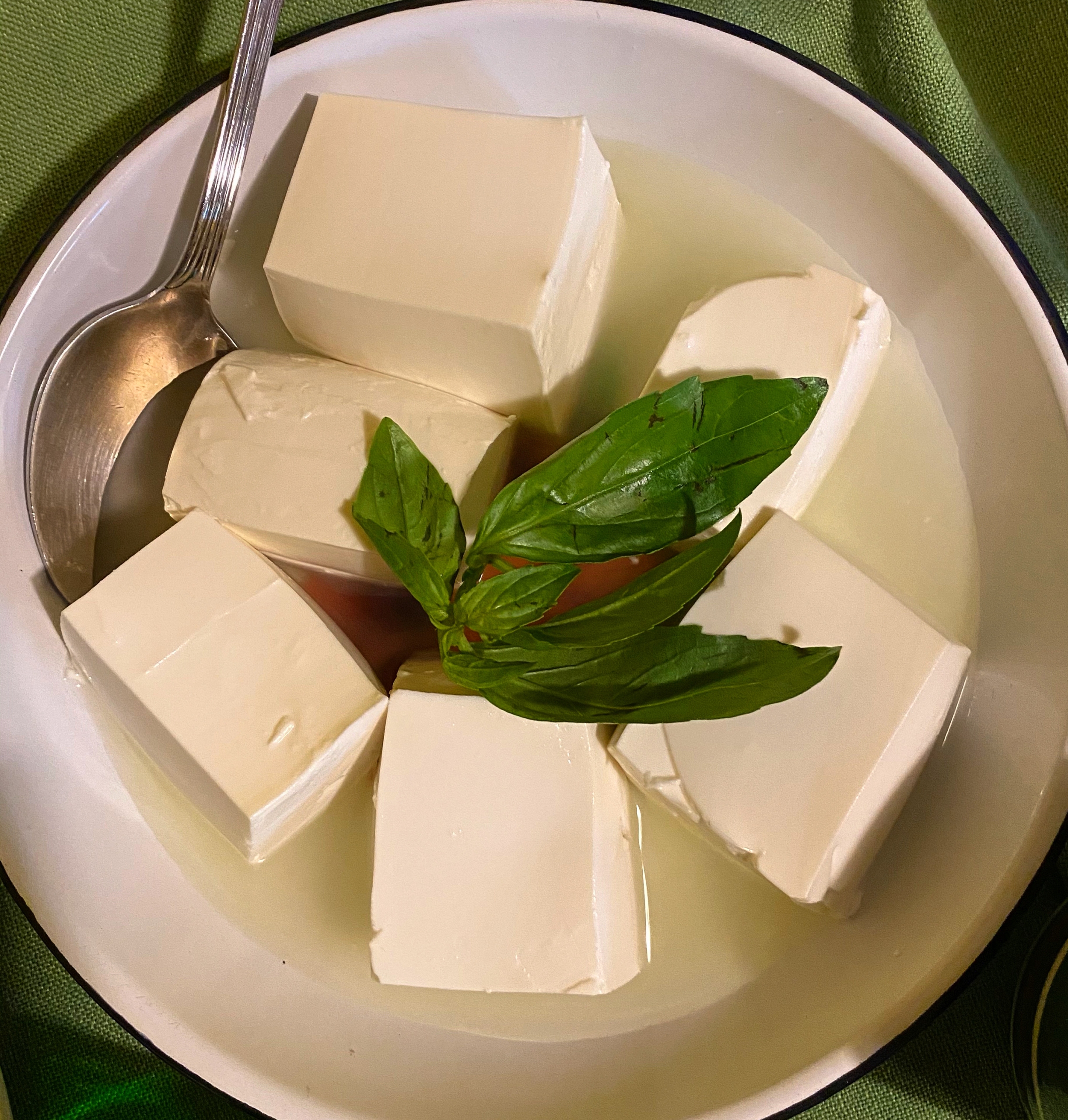 Casu ascedu, un formaggio molle per tanti abbinamenti leggeri