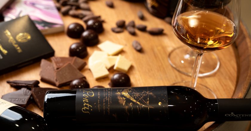 VERNACCIA E CIOCCOLATO, UNA SIMBIOSI PERFETTA NELLA MASTERCLASS  CONDOTTA DA ANDREA BALLERI, CON I MAESTRI CIOCCOLATAI DI TZIKULATE.