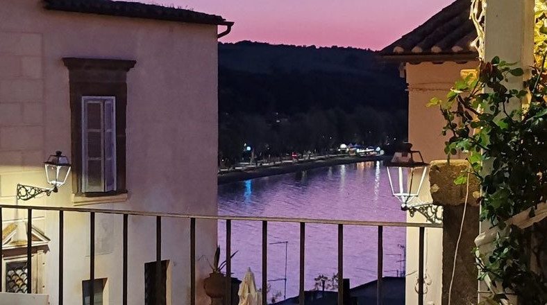 UN ACCOGLIENTE RISTORANTE NEL BORGO DI ANGUILLARA.                      Di Sandra Ianni