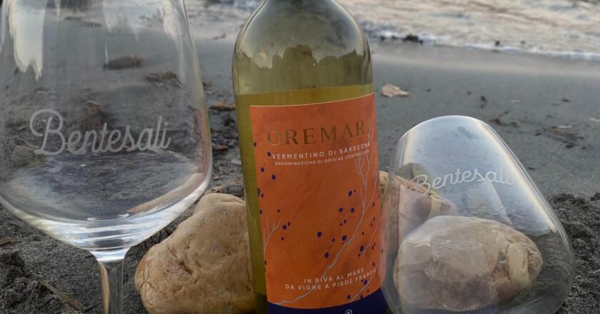 OREMARI è il primo Vermentino di Sardegna nato a S’Antioco da uve donate da una vigna di Vermentino impiantata a Piede Franco.