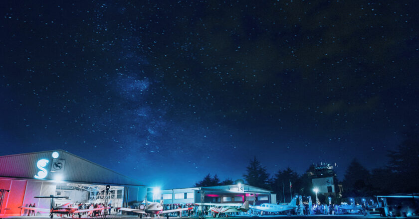 Una notte all’Aero Club: tra aerei, musica e food truck sotto le stelle