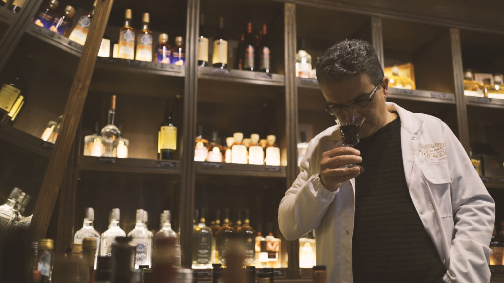 “Nel cuore del Piemonte creiamo distillati che custodiscono tempo, tradizione e natura”